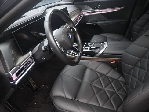 Used 2025 BMW 740i xDrive AWD/4WD image 12
