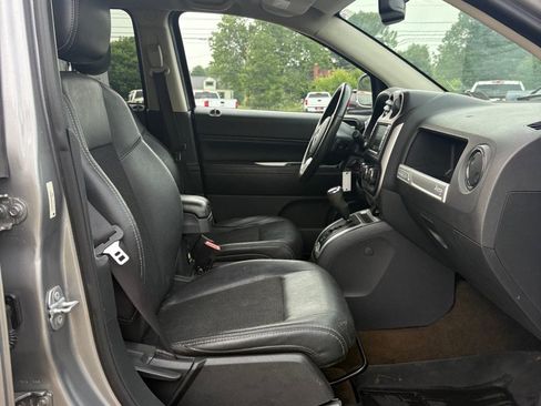 Used 2016 Jeep Compass Latitude AWD/4WD image 11