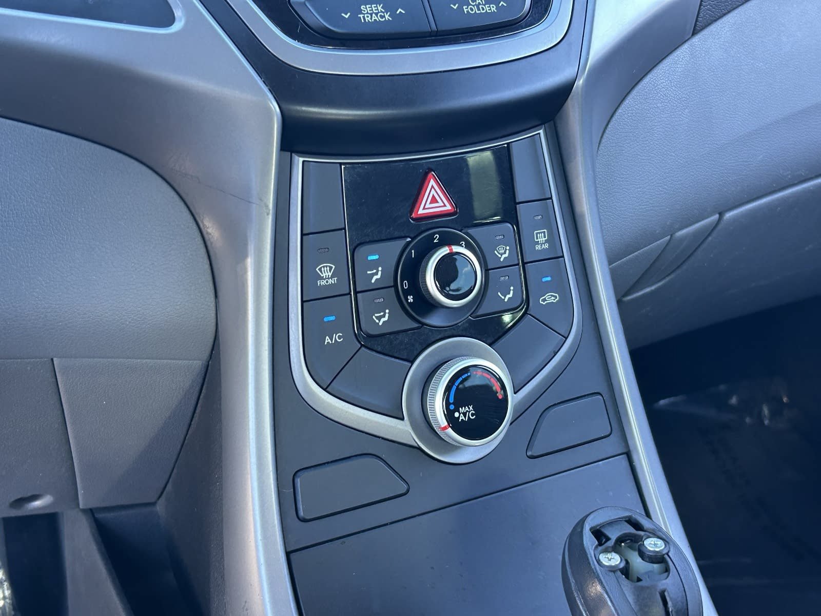 Used 2015 Hyundai Elantra SE FWD image 31
