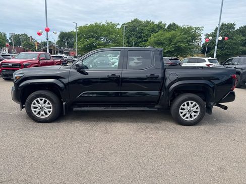 Used 2025 Toyota Tacoma SR5 AWD/4WD image 4