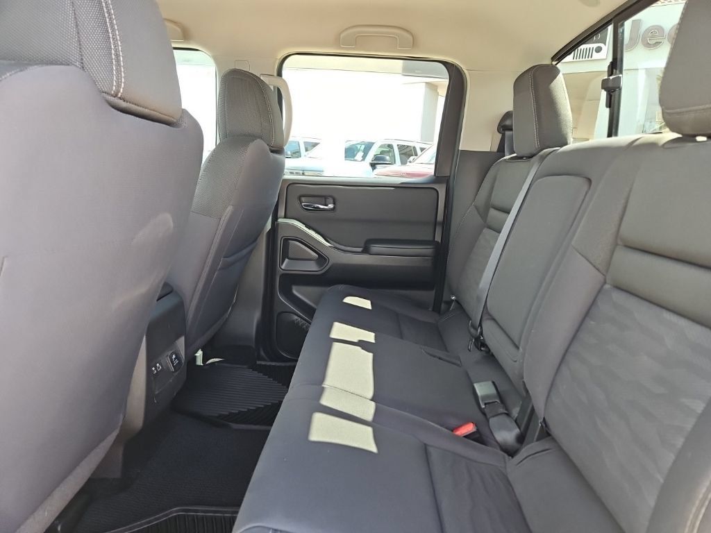 Used 2024 Nissan Frontier SV w/ SV Convenience Package RWD image 18