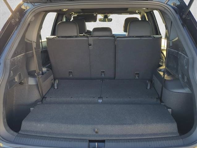 Used 2023 Volkswagen Tiguan SE R-Line FWD image 23