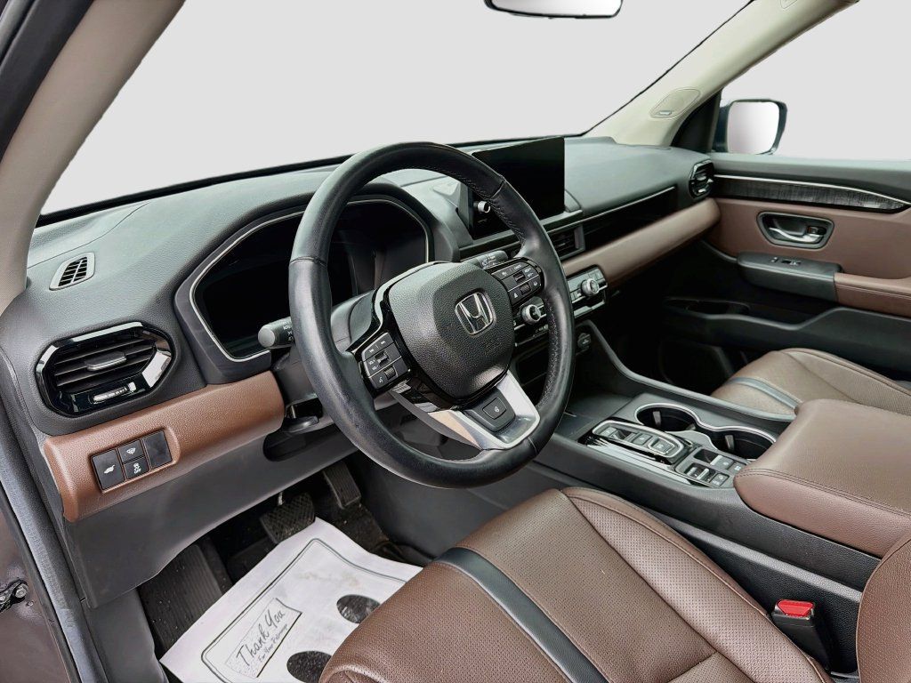 Used 2025 Honda Pilot Elite image 9