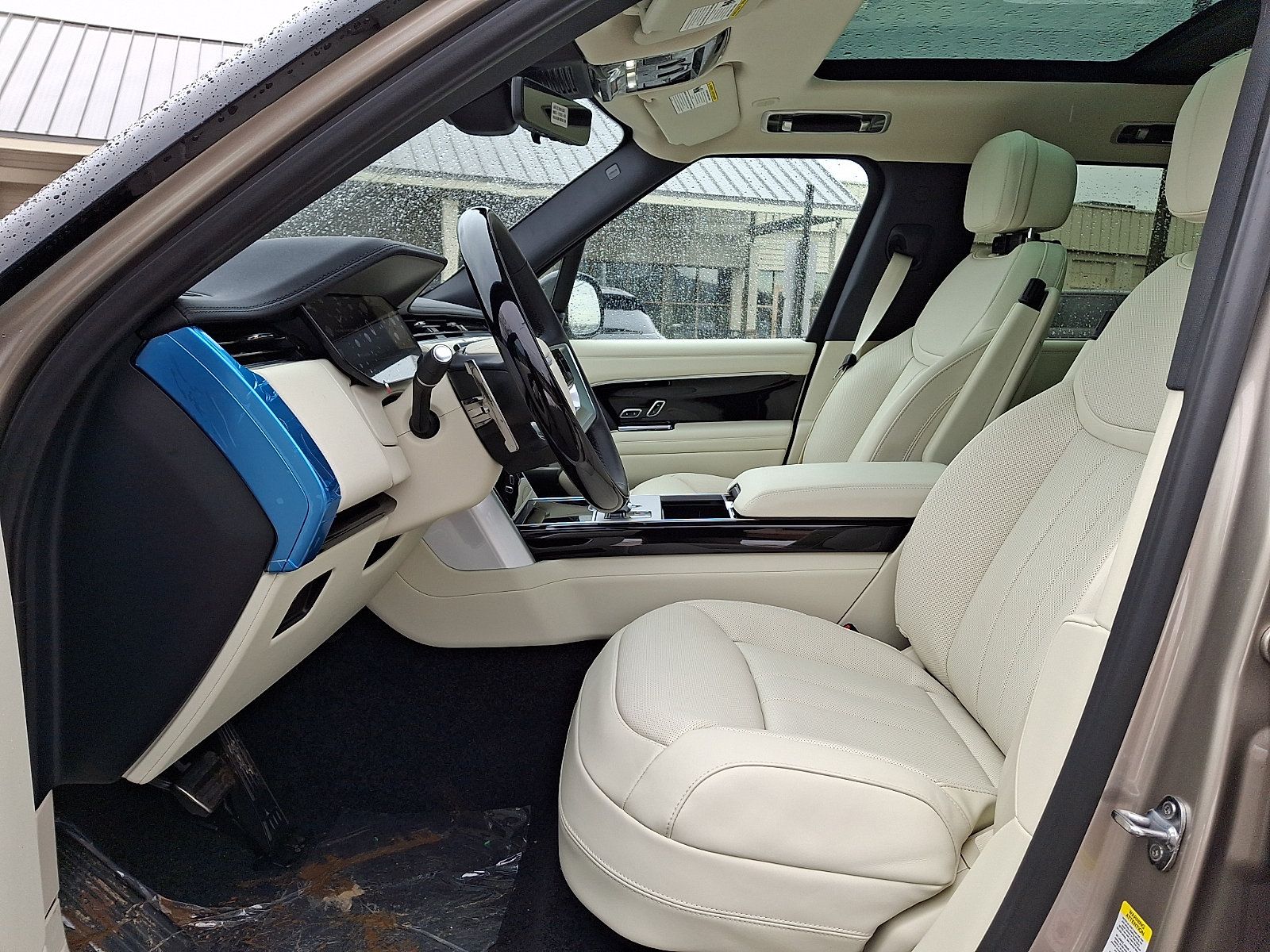 New 2026 Land Rover Range Rover Long Wheelbase SE AWD/4WD image 10