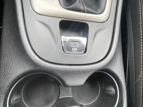 Used 2017 Jeep Cherokee Latitude w/ Cold Weather Group image 26