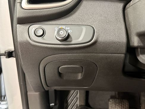 Used 2019 Chevrolet Trax LT w/ Driver Confidence Package FWD image 28