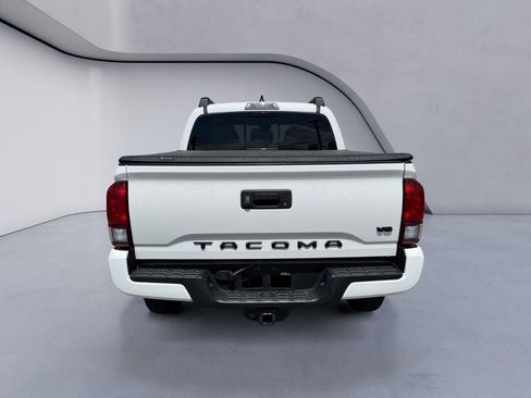 Used 2022 Toyota Tacoma SR5 w/ Technology Package RWD image 4