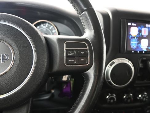 Used 2012 Jeep Wrangler Unlimited Rubicon w/ Connectivity Group AWD/4WD image 35
