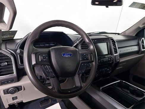 Used 2017 Ford F250 XLT w/ XLT Premium Package image 9