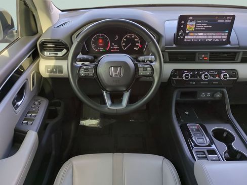 Used 2024 Honda Pilot Touring image 15
