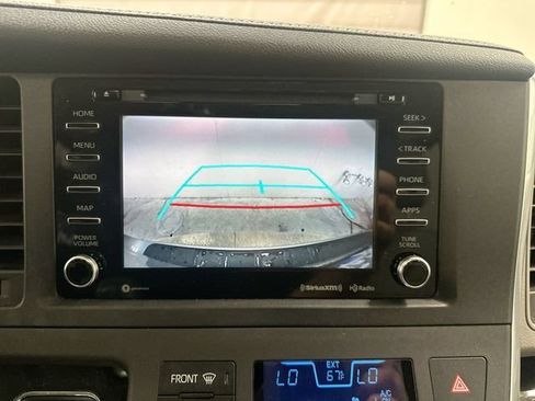 Used 2019 Toyota Sienna XLE w/ XLE Navigation Package FWD image 25