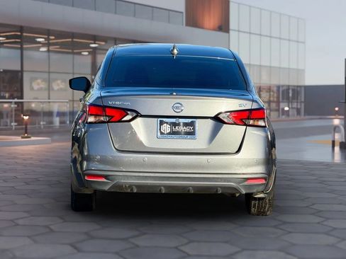 Used 2020 Nissan Versa SV image 2