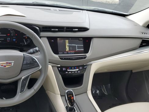 Used 2018 Cadillac XT5 Luxury w/ Driver Awareness Package image 19