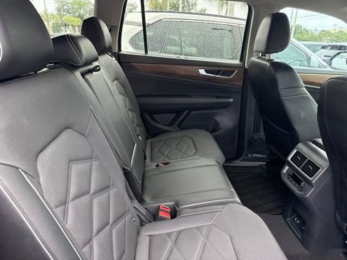Used 2024 Volkswagen Atlas SE FWD image 11