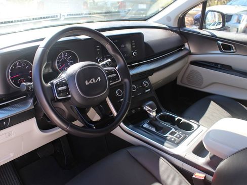 Certified 2024 Kia Carnival LX image 17