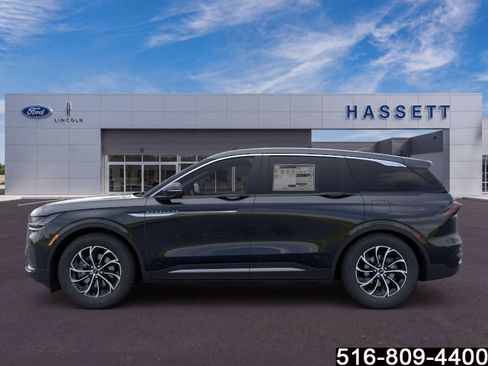 Used 2026 Lincoln Nautilus Premier AWD/4WD image 4
