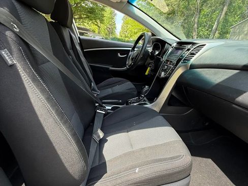 Used 2015 Hyundai Elantra GT FWD image 11