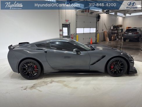 Used 2017 Chevrolet Corvette Stingray Coupe w/ 1LT image 5