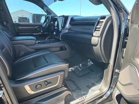 Used 2020 RAM 1500 Limited w/ Black Appearance Package AWD/4WD image 9