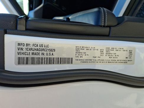 Used 2024 Jeep Grand Cherokee Altitude AWD/4WD image 28