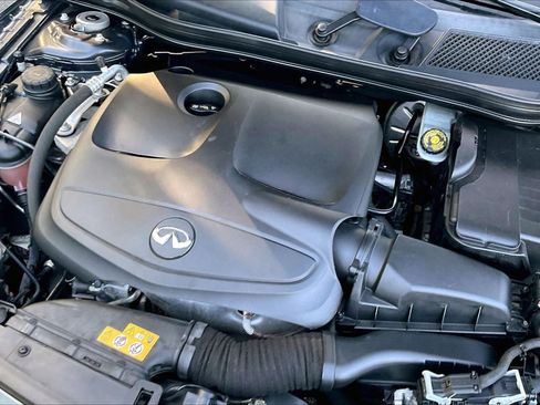 Used 2018 INFINITI QX30 Premium w/ Technology Package AWD/4WD image 28