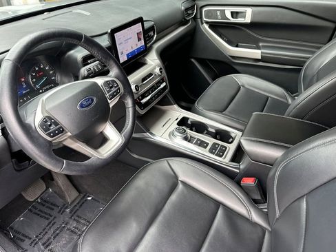 Used 2021 Ford Explorer XLT w/ Equipment Group 202A RWD image 9