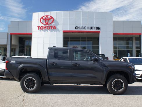 Used 2025 Toyota Tacoma TRD Off-Road AWD/4WD image 1