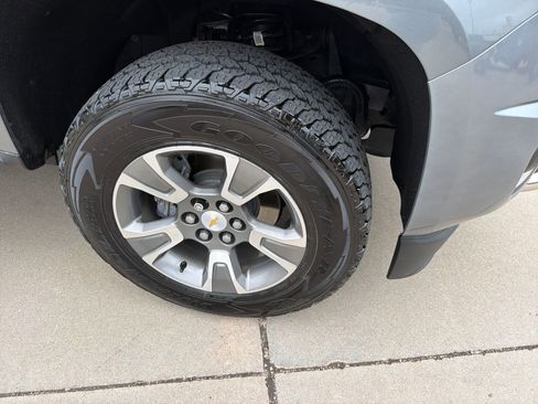 Used 2018 Chevrolet Colorado Z71 AWD/4WD image 11