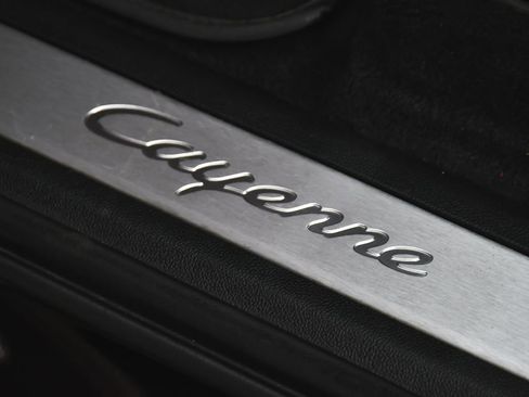 Used 2021 Porsche Cayenne image 12