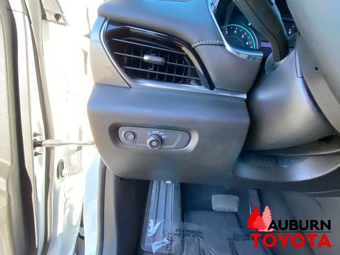 Used 2023 Chevrolet Traverse LT FWD image 37