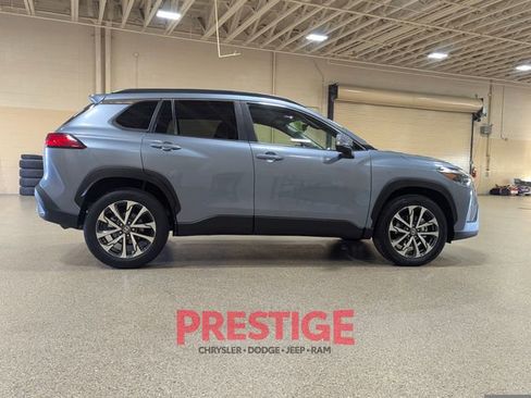 Used 2024 Toyota Corolla Cross XLE image 5