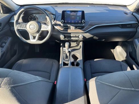 Used 2025 Nissan Altima 2.5 SV FWD image 10
