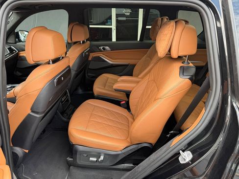 Used 2023 BMW X7 xDrive40i w/ M Sport Package AWD/4WD image 15