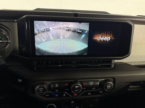 Used 2024 Jeep Wrangler Unlimited image 22