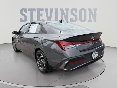 Certified 2025 Hyundai Elantra SEL FWD image 4