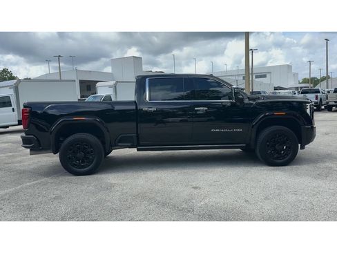 Certified 2024 GMC Sierra 2500 Denali Ultimate AWD/4WD image 9