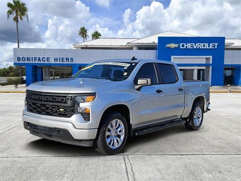 Used 2022 Chevrolet Silverado 1500 Custom image 2