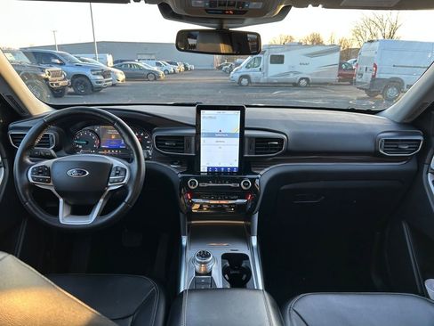 Used 2023 Ford Explorer Limited w/ Limited Technology Package image 9