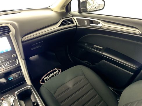 Used 2020 Ford Fusion SE FWD image 28