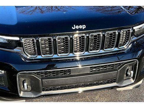 Certified 2025 Jeep Grand Cherokee Overland AWD/4WD image 33