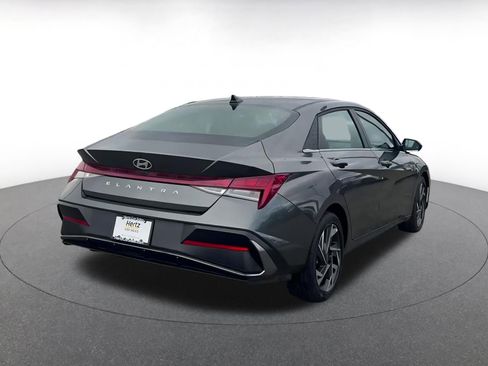 Used 2025 Hyundai Elantra SEL image 15
