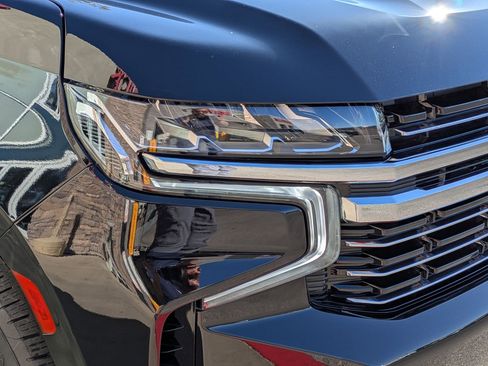 Used 2024 Chevrolet Suburban LT image 10