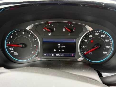 Used 2023 Chevrolet Traverse LT FWD image 21