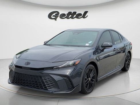 Certified 2025 Toyota Camry SE FWD image 1
