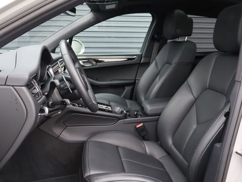 Used 2026 Porsche Macan image 5