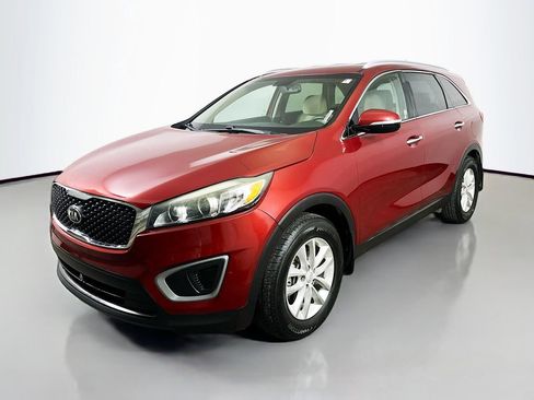 Used 2017 Kia Sorento LX image 3