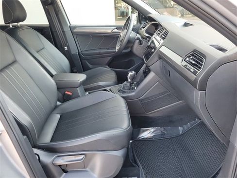 Used 2023 Volkswagen Tiguan SE R-Line image 17