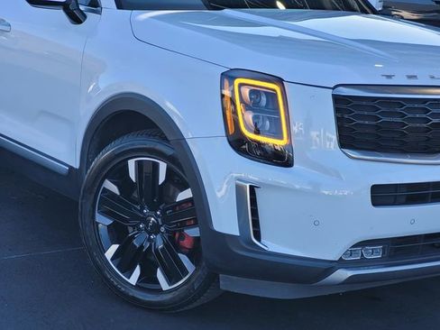 Used 2022 Kia Telluride SX w/ Towing Package FWD image 3