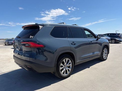 Used 2024 Toyota Grand Highlander AWD image 2