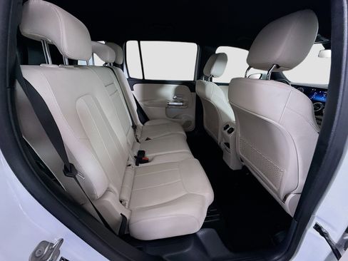 Used 2025 Mercedes-Benz GLB 250 image 27